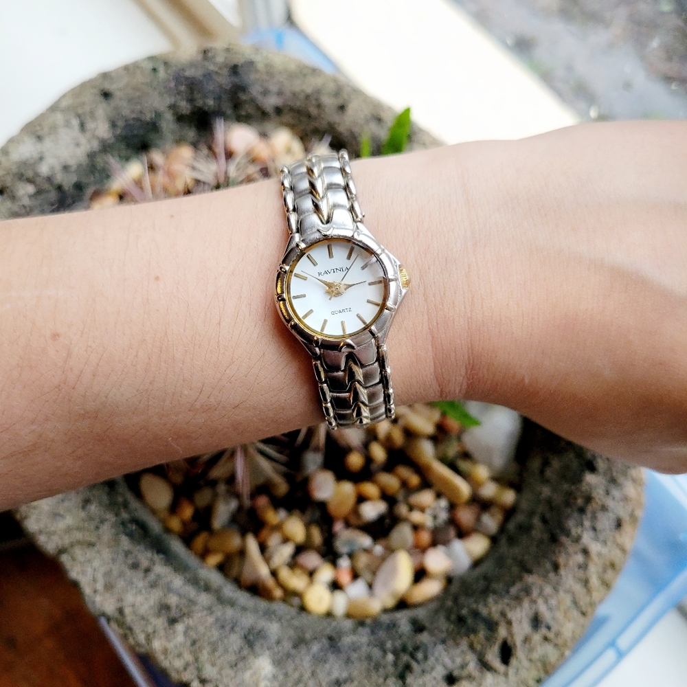 Classic Ravinia Quartz Watch - Picture 3 of 6